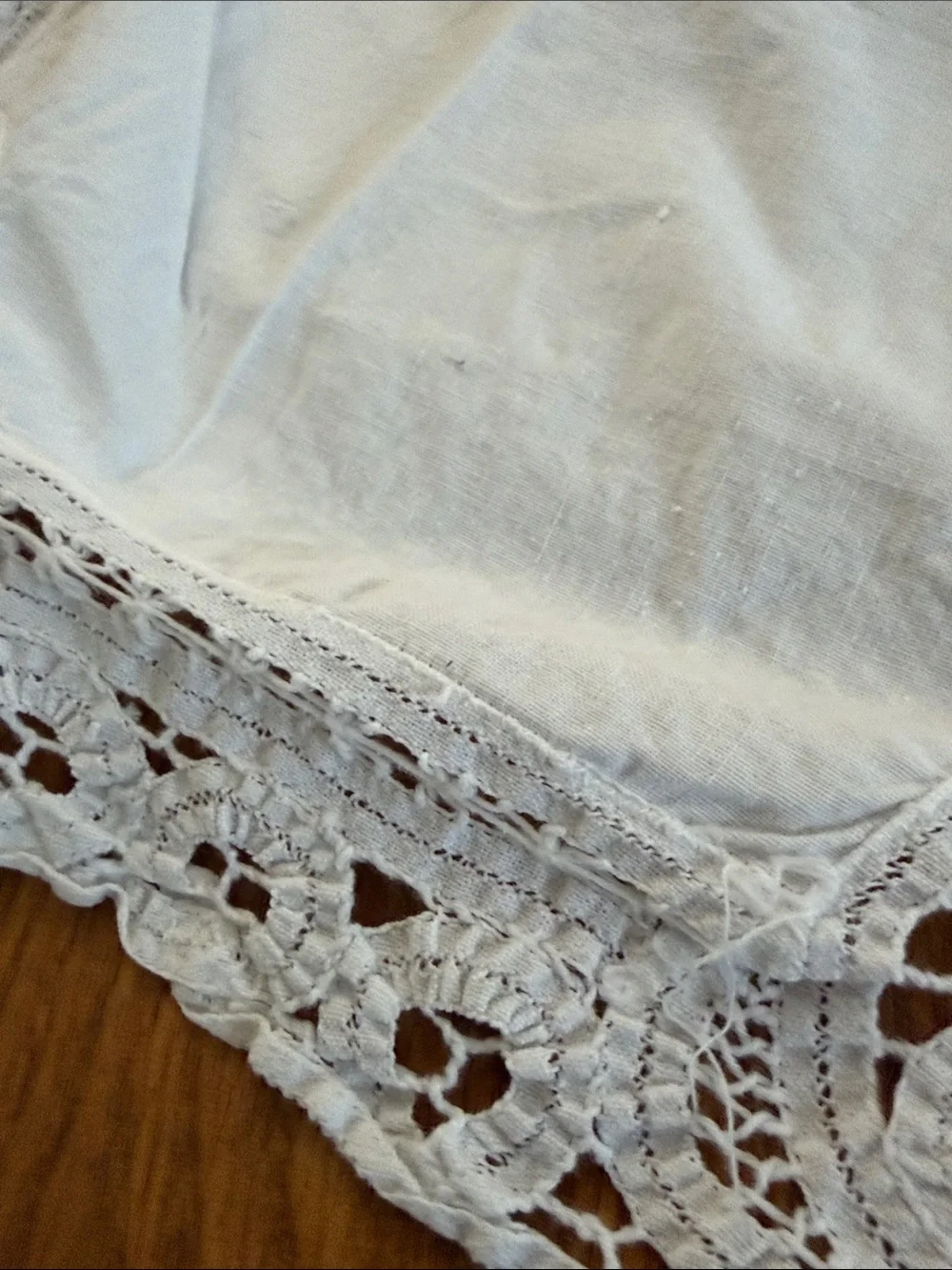 White Lace-Edged Table Runner and Doily Set